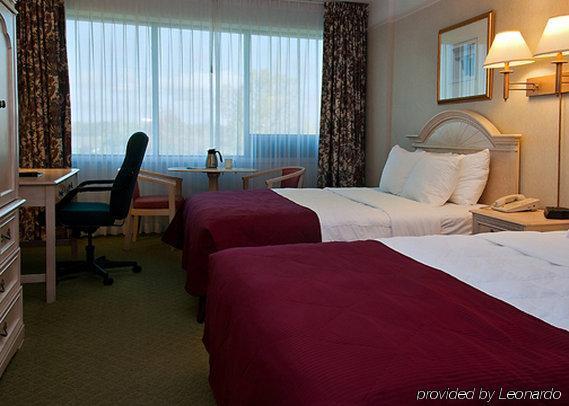 Clarion Hotel & Conference Centre Fort Erie Zimmer foto